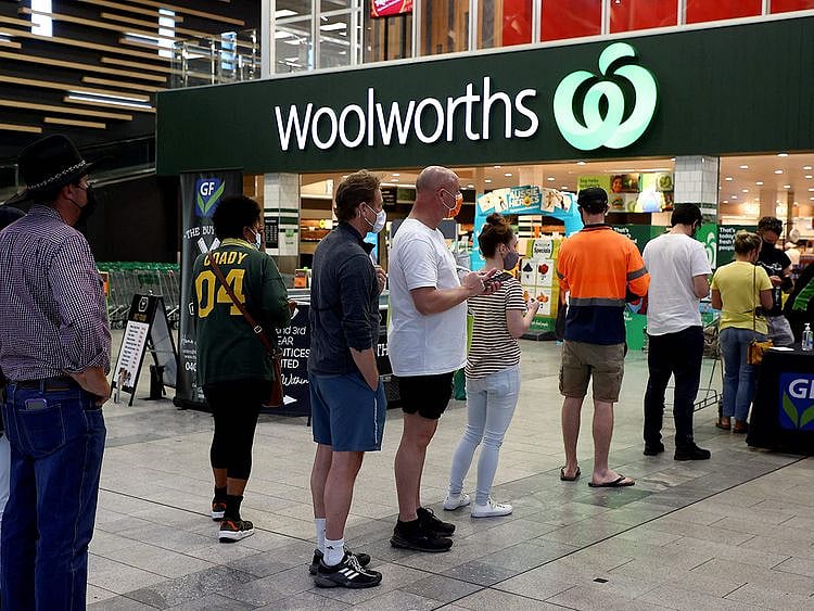  Residents queue up outside a shopping centre in eastern Brisbane on July 31, 2021, as Australia’s third-largest city Brisbane and other parts of Queensland state will enter a snap lockdown. 