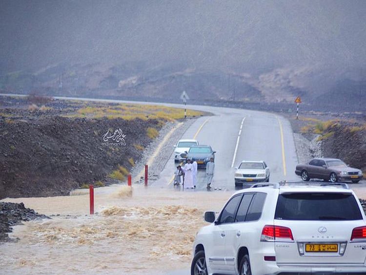 Many parts of Oman have been receiving rains in the last couple of days and wadis have been overflowing.