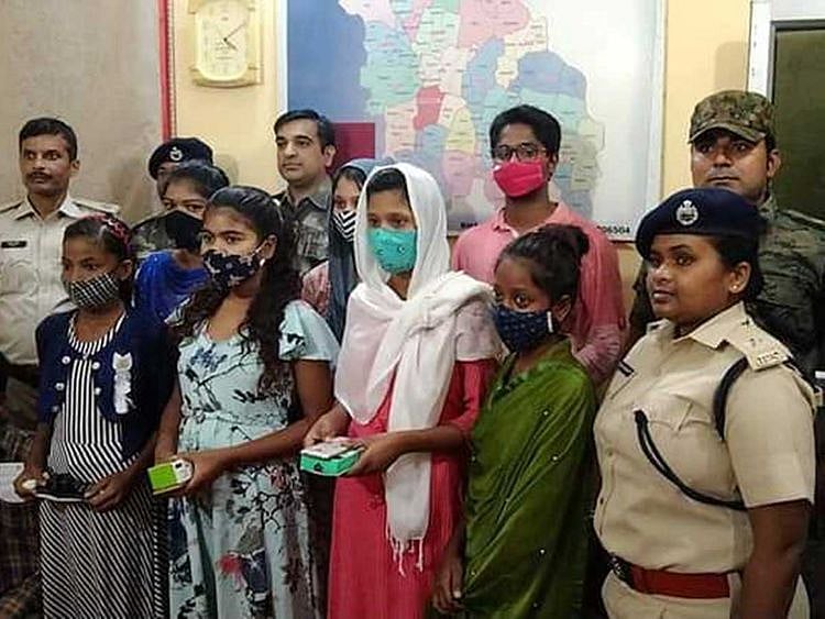 Jharkhand schoolchildren electronic gadgets Gumla