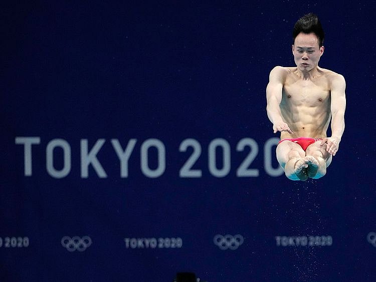 Xie Siyi won diving gold