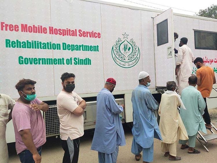 Pakistan Karachi Clifton covid vaccine