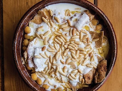 Diabetic friendly Palestinian fattet or chickpea hummus 