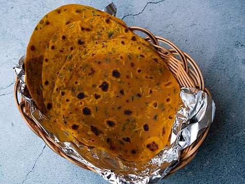 Watch: This Gujarati methi or fenugreek thepla recipe can be made for breakfast, lunch or dinner 