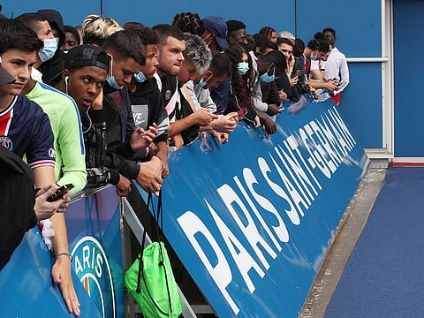 PSG fans await the arrival of Lionel Messi in Paris