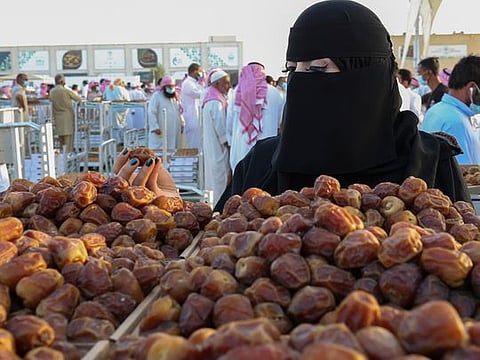 Photos: Traders bid for sweetest dates at Saudi festival