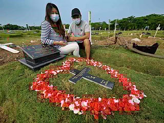 Indonesian parents grieve for child COVID-19 victims