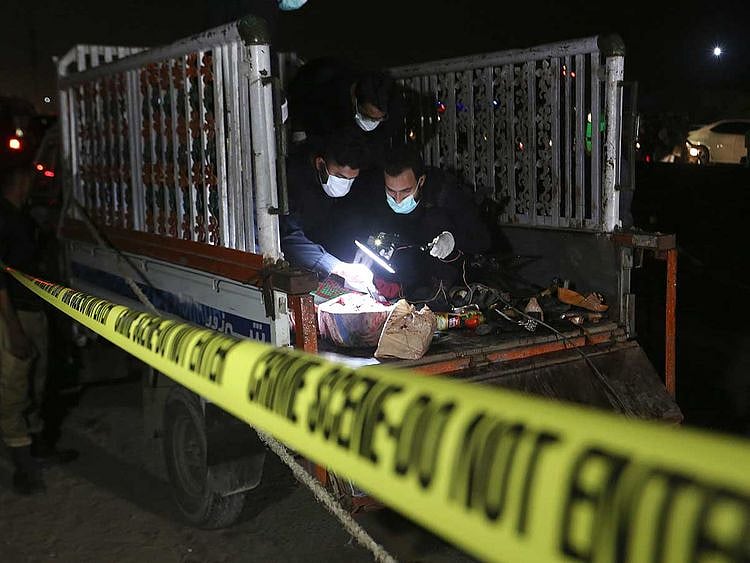 pAKISTAN KARACHI BLAST TRUCK