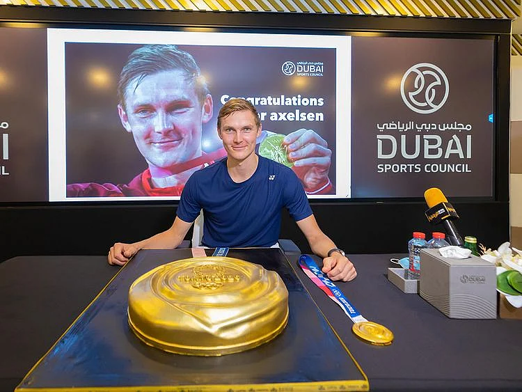 Viktor Axelsen celebrates at Dubai Sports Council with a giant gold medal cake
