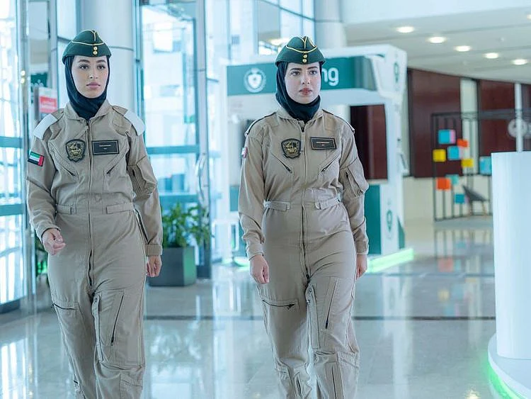 Two female pilots in Dubai 2-1630238707532