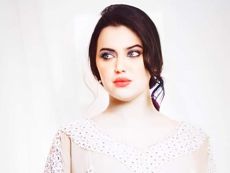 iraqi girl-1630224315472