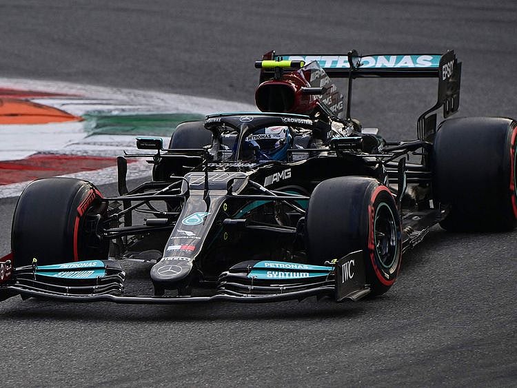 Mercedes' Finnish driver Valtteri Bottas drives during qualifying for the Italian Formula One Grand Prix