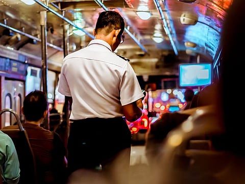 He helped the kids who no longer were so little, with their heavy bags and felt sorry for them