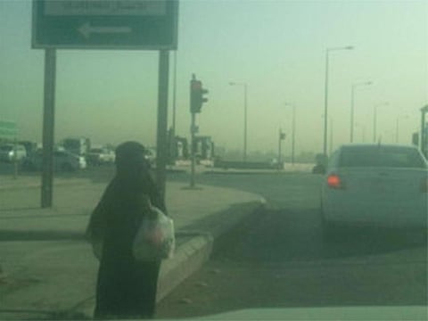 A beggar near a traffic light in Riyadh.