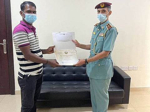 Lt Colonel Abdullah Khalfan Abdullah Al Nuaimi handed over a certificate of appreciation and reward to Indian expatriate Pandian.