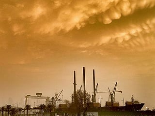 Photos: Limited visibility as sandstorm envelops Dubai