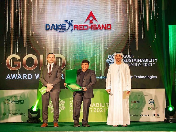Chandra Dake, CEO Dake Rechsand receiving the Gold in Gulf Sustainability Award 2021 - Innovation in Sustainable Technologies