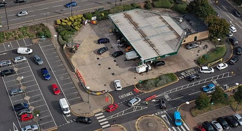 Motorists queue at a petrol station in Coventry, central England on September 28, 2021. The UK government faced calls for nurses, police, teachers and other key workers to be given priority at petrol pumps, as the army was put on standby to ease a fuel supply crisis. 