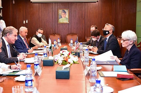 US Deputy Secretary of State Wendy Sherman (right) and Pakistan's Foreign Minister Shah Mehmood Qureshi (left) during their meeting in Islamabad on October 8, 2021.