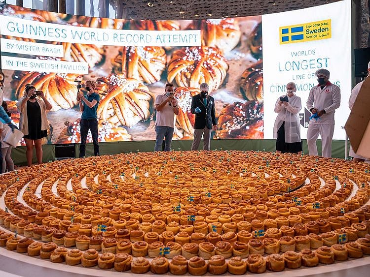 World's-Longest-Line-of-Cinnamon-Buns-world-record-at-Expo-2020-1633779238415