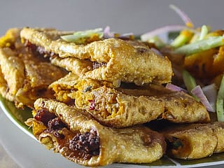 Here's a traditional Bengali recipe to making Mughlai Parantha for Durga Puja