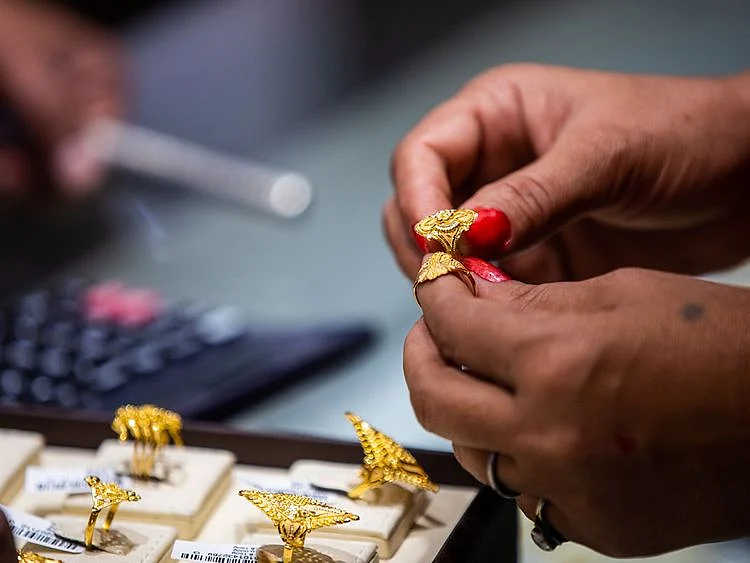Stock - Gold
