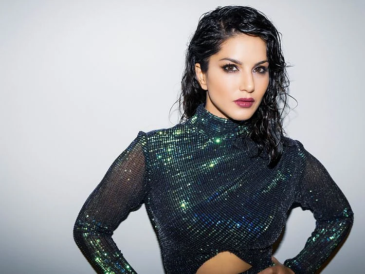 TAB Sunny LEONE 1-1635321762013