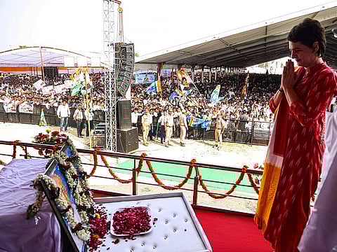  Congress General Secretary Priyanka Gandhi Vadra offers tributes to former Prime Minister Indira Gandhi and first deputy Prime Minister and home minister of India Vallabbhai Patel before addressing the ‘Pratigya Rally’, in Gorakhpur last Sunday. 