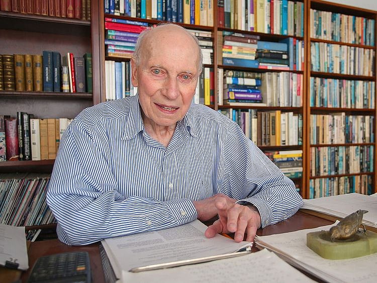 Octogenarian_Physicist_56605