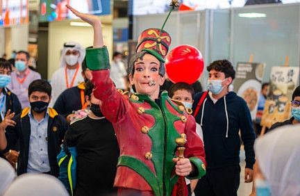 Dressed in a bright ensemble, the ‘Event Commander’ from the Netherlands-based TukkersConnexion, roamed the SIBF 2021 venue, directing visitors to turn left, right or move ahead. 