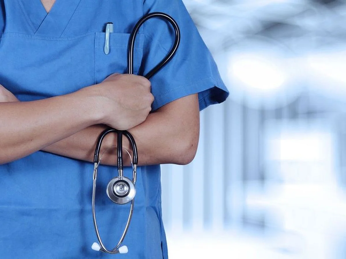 UAE suspends six doctors over prescription violations