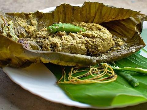 Recipe for Parsi patra ni machhi or fish cooked in banana leaves