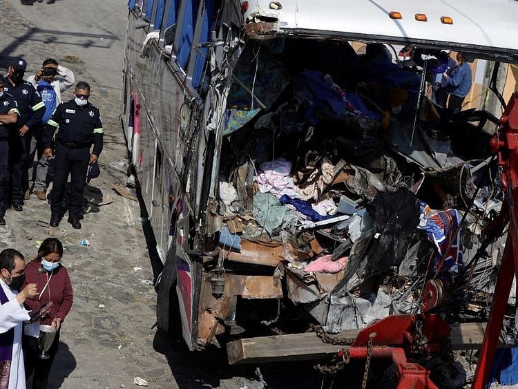 Copy of 2021-11-26T221655Z_558529881_RC2L2R9EWTSX_RTRMADP_3_MEXICO-BUS-ACCIDENT-1637997257226