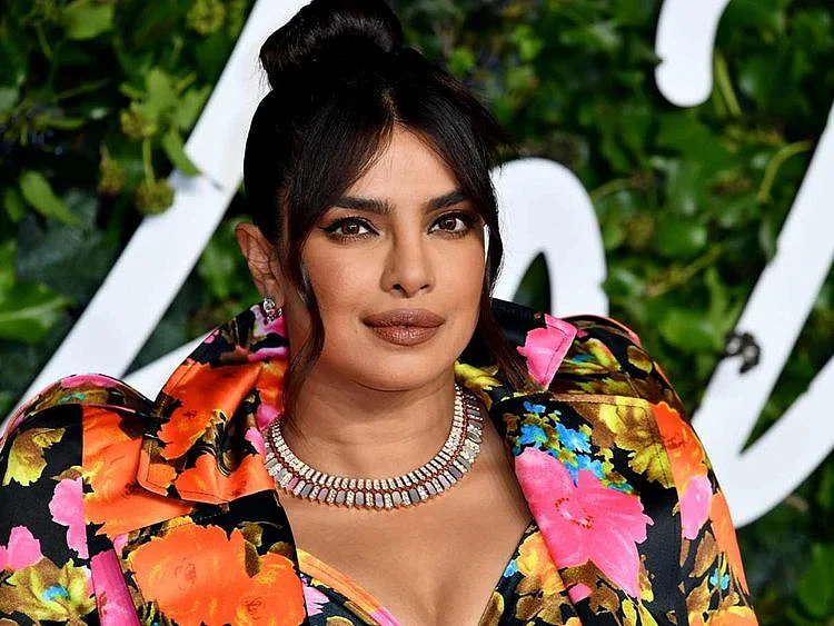 Actor Priyanka Chopra-Jonas sported a resplendent high jewellery Serpenti necklace in pink gold with mother-of-pearl coral elements pave diamonds. Her earrings, meanwhile were white gold with two round cut brilliant diamonds