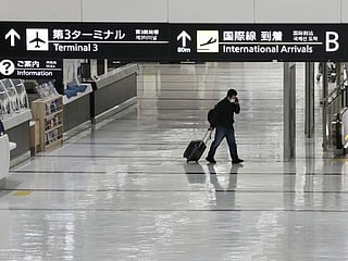 Japan stops flight bookings despite WHO Omicron travel ban warning
