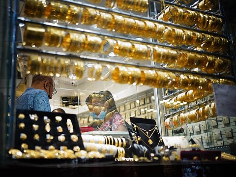  As gold prices continued to plunge, buyers are expected to take advantage 
