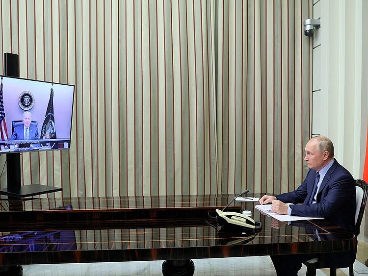 211208 Putin Biden