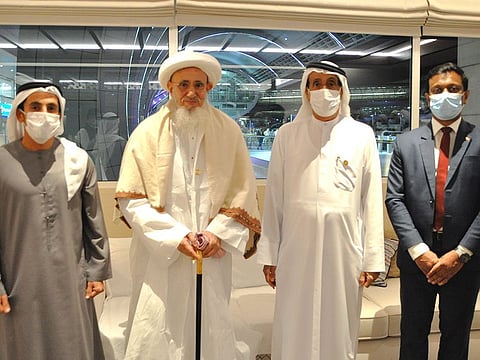 Dr Syedna Mufaddal Saifuddin (second from left) with Dr Hamad Bin Al Sheikh Ahmed Al Shaibani (third from left) at Dubai International Airport
