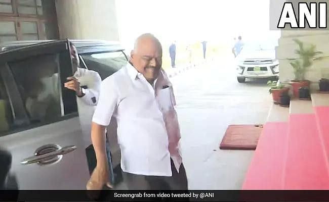 u2khmvpo_karnataka-congress-mla-kr-ramesh-kumar-outside--1639732056529