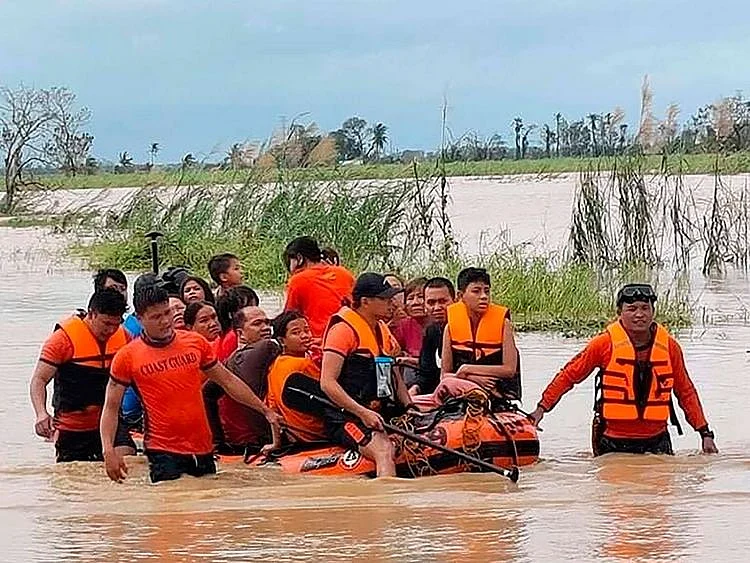 CORRECTION_Philippines_Asia_Storm_33215