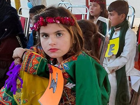  Based on a child-to-child early learning model, this involves pairing primary level senior children, or “Baray Sathi” with “Chotay Sathi” at the Montessori level, in order to carry out different playful learning activities.