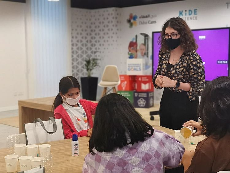 3M-held-its-Science-at-Home-Program-in-partnership-with-Dubai-Saturday-Clubs-1640099227897