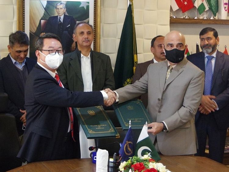 Pakistan and ADB signed financing agreements amounting to $1.54 billion for energy and urban sector reforms and social protection programmes.