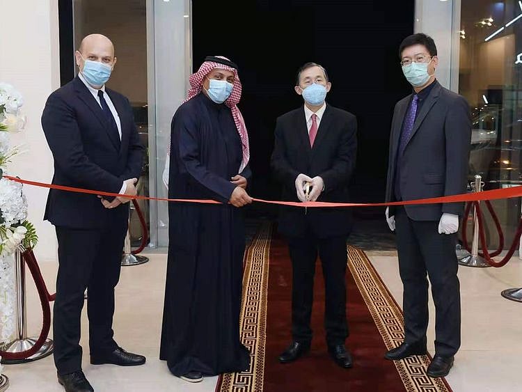 Cheng Yongru, economic and commercial counselor of Chinese Embassy to Kuwait with the chairman of Al Khalid Auto at the launch of H9 sedan in Kuwait