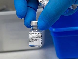 I got vaccinated for COVID-19 but can’t see the status on the AlHosn app