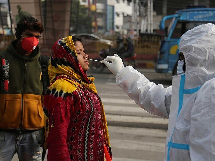 HEALTH WORKER SWAB INDIA KASHMIR COVID