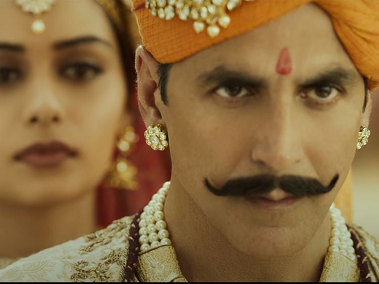 Manushi Chhillar and Akshay Kumar in 'Prithviraj'