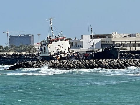 Vessels run aground amid high waves in UAQ