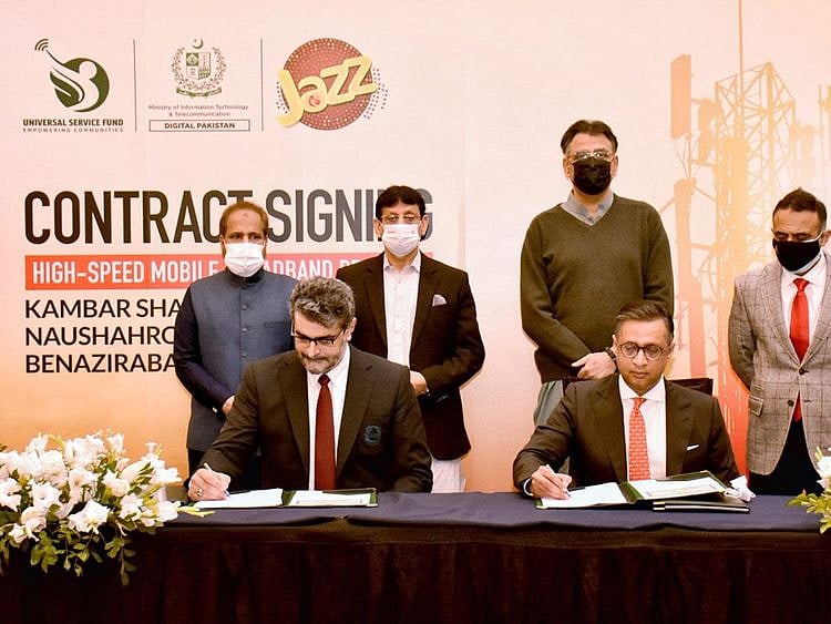  A deal being signed to provide broadband service in 797 backward villages of four districts of Sindh in just 12 months.