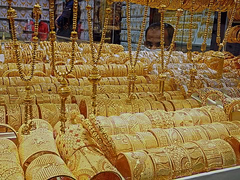  As gold prices hit a fresh weekly low on Monday, buyers are expected to take advantage of the comparatively low prices.