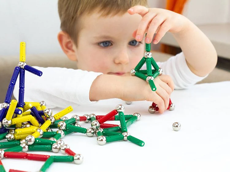 shutterstock_child magnet toy-1643465349838